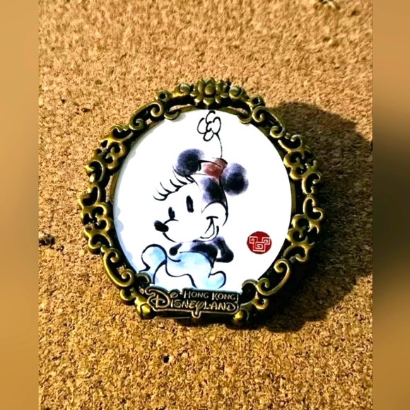 Hong Kong Disneyland Minnie Mouse Pin - Picture 1 of 2